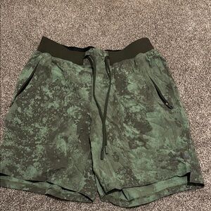 Lululemon Green Camouflage Men's Shorts Size S